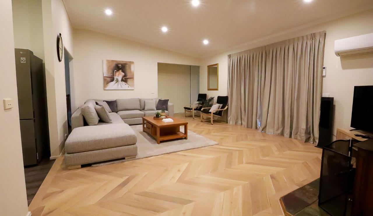 The Birch House - Silver Birches Accommodation ブライト エクステリア 写真