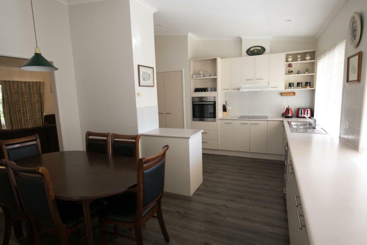 The Birch House - Silver Birches Accommodation ブライト エクステリア 写真